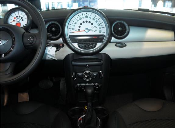 MINI CLUBMAN 2011款 1.6L COOPER Fun 中控类   中控台
