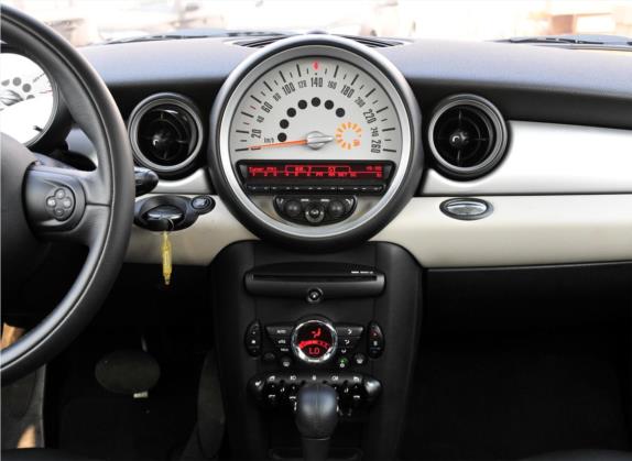 MINI CLUBMAN 2011款 1.6L COOPER Excitement 中控类   中控台