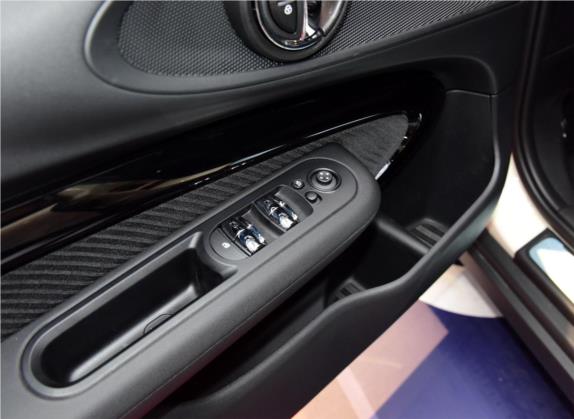 MINI CLUBMAN 2016款 1.5T COOPER 车厢座椅   门窗控制