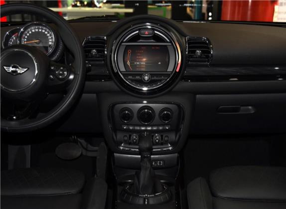 MINI CLUBMAN 2016款 改款 1.5T COOPER 鉴赏家版 中控类   中控台
