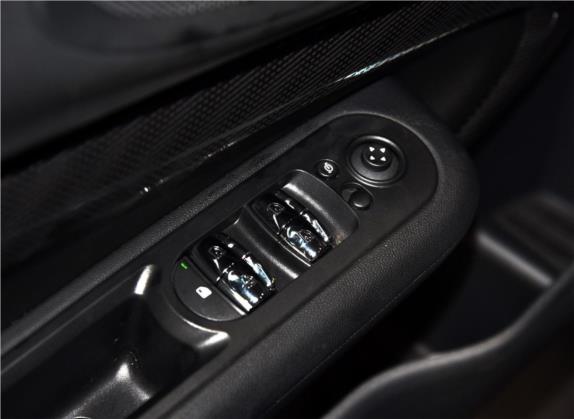 MINI CLUBMAN 2016款 改款 1.5T COOPER 鉴赏家版 车厢座椅   门窗控制
