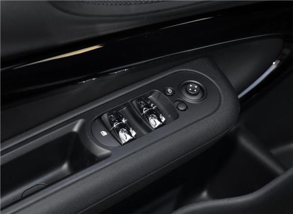 MINI CLUBMAN 2019款 1.5T ONE 车厢座椅   门窗控制