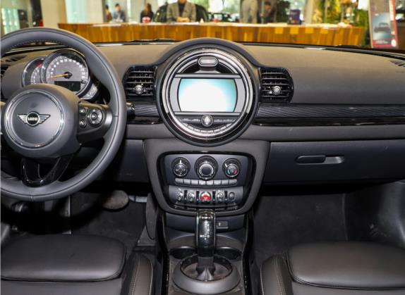 MINI CLUBMAN 2021款 1.5T ONE 中控类   中控台