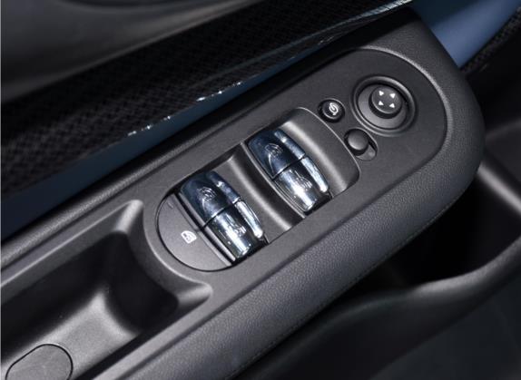 MINI CLUBMAN 2022款 1.5T COOPER 鉴赏家 车厢座椅   门窗控制