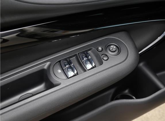 MINI CLUBMAN 2022款 1.5T ONE 车厢座椅   门窗控制