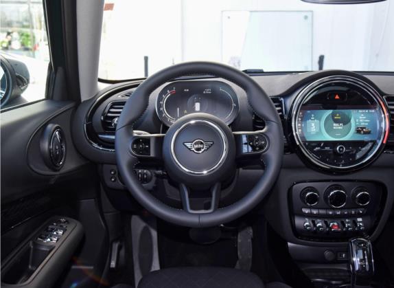 MINI CLUBMAN 2022款 改款 1.5T COOPER 鉴赏家 中控类   驾驶位