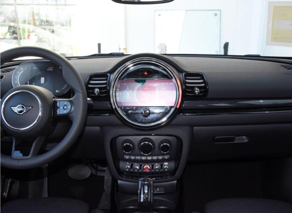 MINI CLUBMAN 2022款 改款 1.5T COOPER 鉴赏家 中控类   中控台