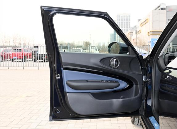 MINI CLUBMAN 2022款 1.5T COOPER BRICK LANE 限量版 车厢座椅   前门板