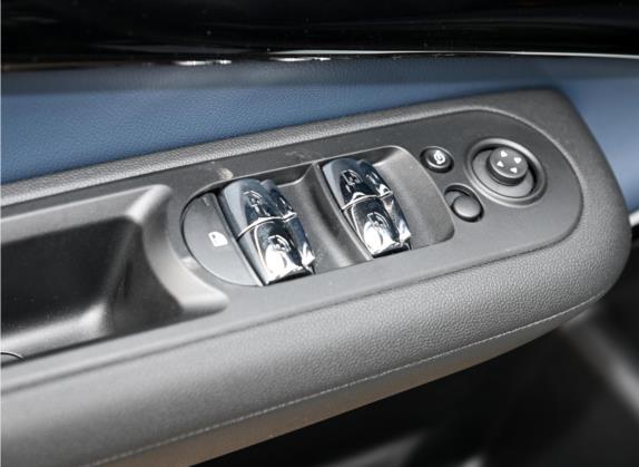 MINI CLUBMAN 2022款 1.5T COOPER BRICK LANE 限量版 车厢座椅   门窗控制