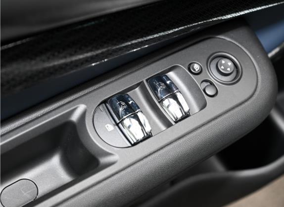 MINI CLUBMAN 2023款 1.5T COOPER 鉴赏家 车厢座椅   门窗控制