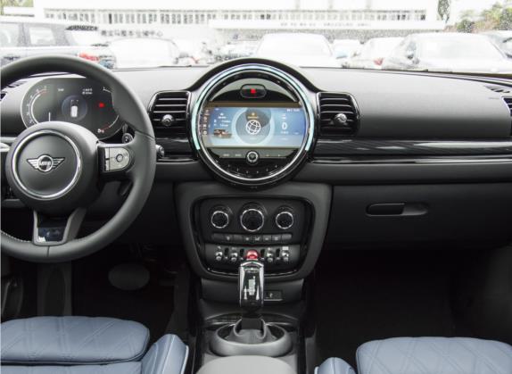 MINI CLUBMAN 2023款 2.0T COOPER S 鉴赏家 中控类   中控台