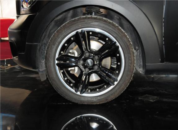 MINI COUNTRYMAN 2015款 1.6T COOPER S ALL4 极致暗夜版 其他细节类   前轮