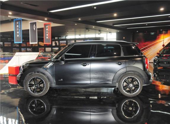 MINI COUNTRYMAN 2015款 1.6T COOPER S ALL4 极致暗夜版 外观   正侧