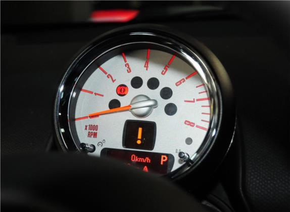 MINI COUNTRYMAN 2015款 1.6T COOPER S ALL4 极致暗夜版 中控类   仪表盘