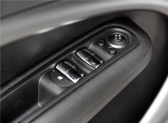 MINI COUNTRYMAN 2015款 1.6T COOPER S ALL4 进藏限量版 车厢座椅   门窗控制