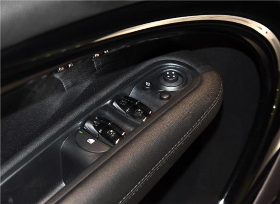 MINI COUNTRYMAN 2016款 1.6T COOPER ALL4 Fun装备控 车厢座椅   门窗控制