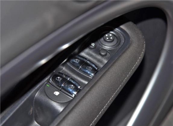MINI COUNTRYMAN 2016款 1.6T COOPER S ALL4 装备控 车厢座椅   门窗控制