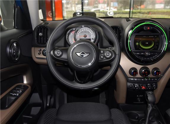 MINI COUNTRYMAN 2017款 1.5T COOPER ALL4 探险家 中控类   驾驶位