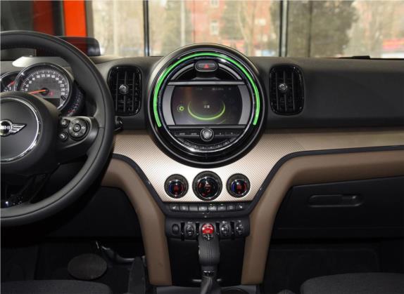 MINI COUNTRYMAN 2017款 1.5T COOPER ALL4 探险家 中控类   中控台