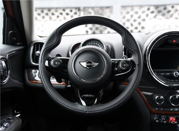 MINI COUNTRYMAN 2017款 2.0T COOPER S ALL4 旅行家 中控类   驾驶位