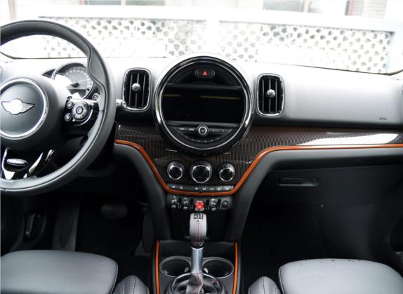 MINI COUNTRYMAN 2017款 2.0T COOPER S ALL4 旅行家 中控类   中控台