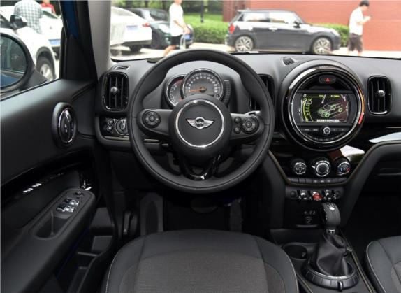 MINI COUNTRYMAN 2017款 1.5T COOPER 中控类   驾驶位