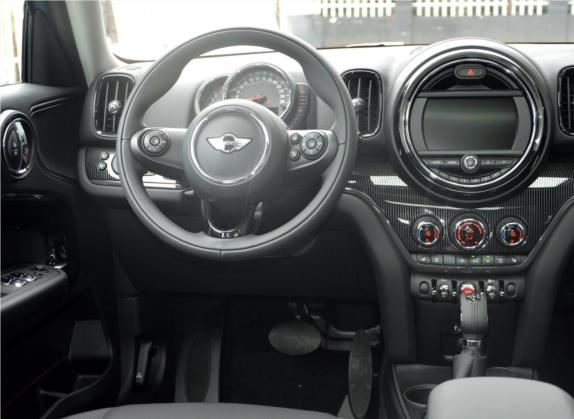 MINI COUNTRYMAN 2017款 1.5T COOPER 探险家 中控类   驾驶位