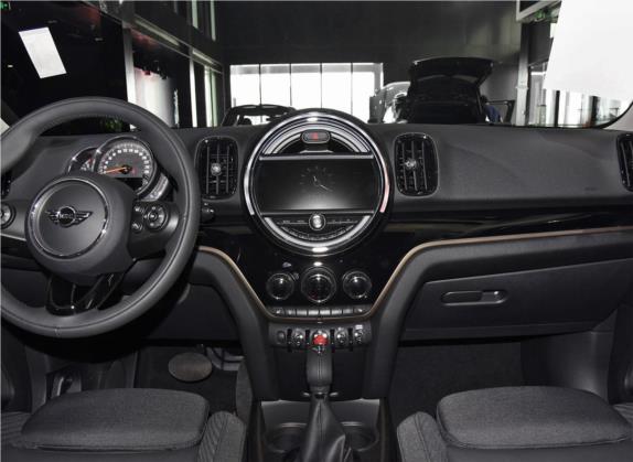 MINI COUNTRYMAN 2018款 1.5T COOPER ALL4 经典派 中控类   中控台