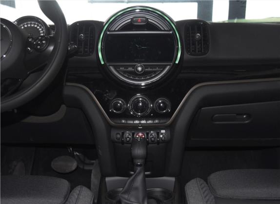 MINI COUNTRYMAN 2018款 2.0T COOPER S ALL4 经典派 中控类   中控台