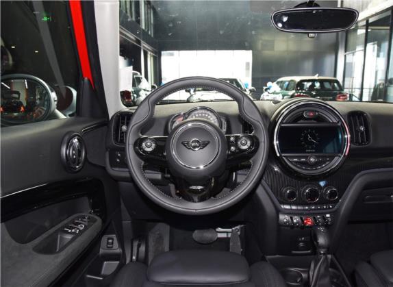 MINI COUNTRYMAN 2018款 2.0T COOPER S ALL4 艺术家 中控类   驾驶位
