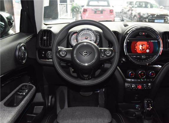 MINI COUNTRYMAN 2019款 1.5T COOPER ALL4 经典派周末旅行版 中控类   驾驶位