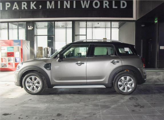 MINI COUNTRYMAN 2019款 1.5T COOPER ALL4 经典派周末旅行版 外观   正侧