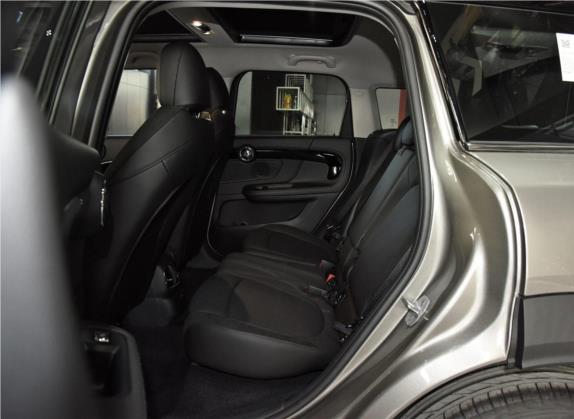 MINI COUNTRYMAN 2019款 1.5T COOPER ALL4 艺术家周末旅行版 车厢座椅   后排空间