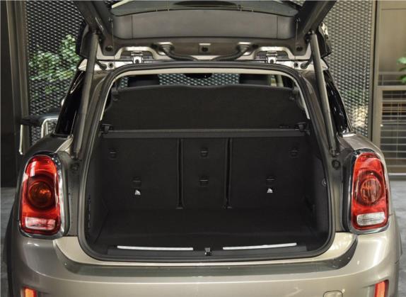MINI COUNTRYMAN 2019款 1.5T COOPER ALL4 艺术家周末旅行版 车厢座椅   后备厢