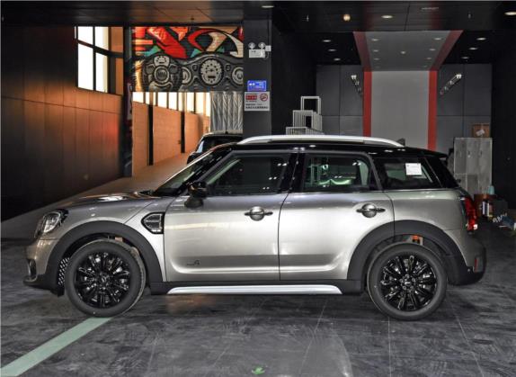MINI COUNTRYMAN 2019款 1.5T COOPER ALL4 艺术家周末旅行版 外观   正侧