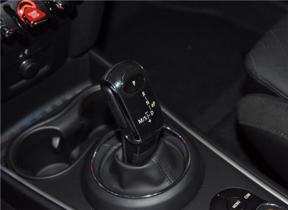 MINI COUNTRYMAN 2019款 1.5T COOPER ALL4 艺术家周末旅行版 中控类   挡把