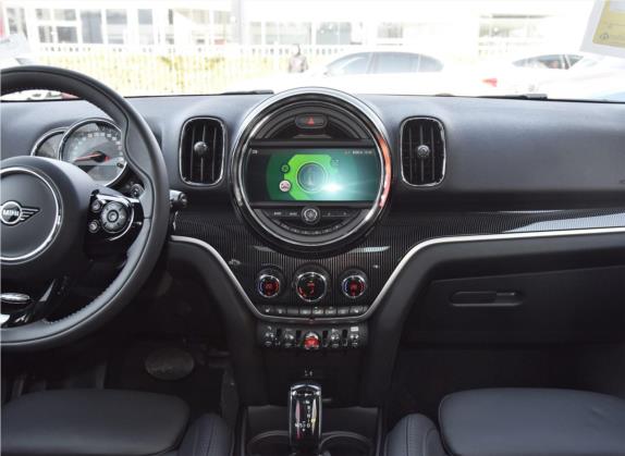 MINI COUNTRYMAN 2019款 2.0T COOPER S ALL4 艺术家 中控类   中控台