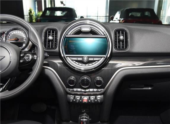 MINI COUNTRYMAN 2020款 2.0T COOPER S ALL4 极地版 中控类   中控台