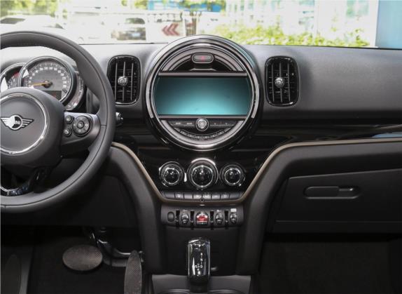 MINI COUNTRYMAN 2020款 2.0T COOPER S 中控类   中控台
