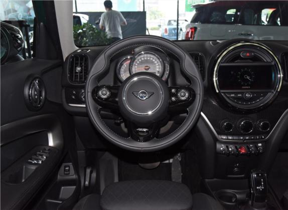 MINI COUNTRYMAN 2020款 1.5T COOPER ALL4 鉴赏家 中控类   驾驶位