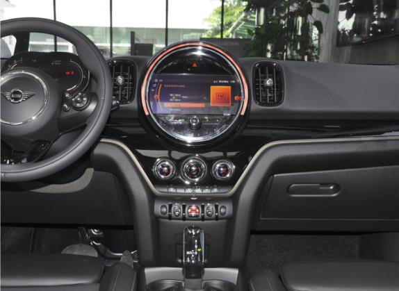 MINI COUNTRYMAN 2021款 1.5T COOPER ALL4 中控类   中控台