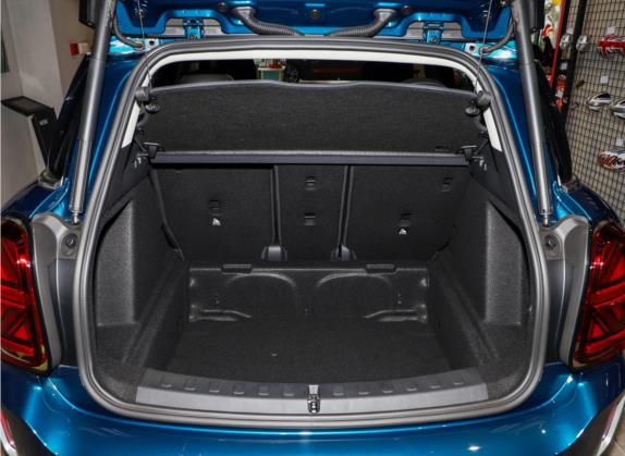 MINI COUNTRYMAN 2021款 1.5T COOPER ALL4 拉古纳蓝限量版 车厢座椅   后备厢