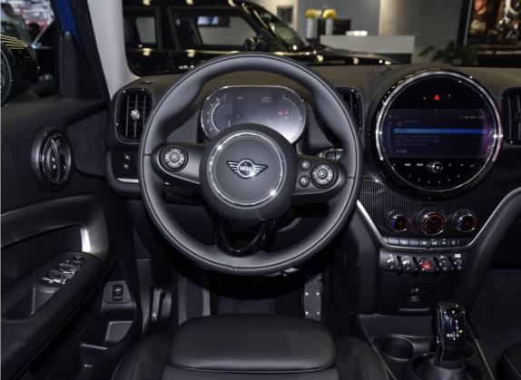 MINI COUNTRYMAN 2022款 1.5T COOPER ALL4 鉴赏家 中控类   驾驶位