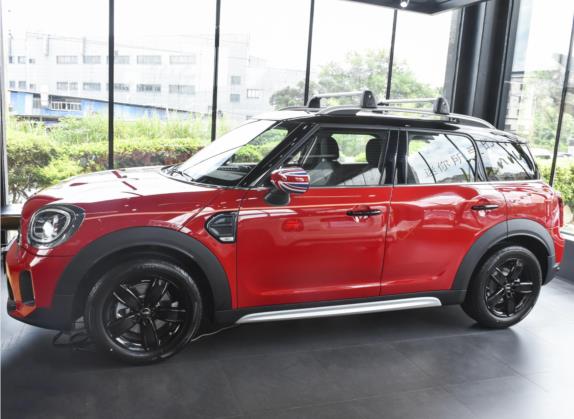 MINI COUNTRYMAN 2022款 1.5T COOPER 外观   正侧