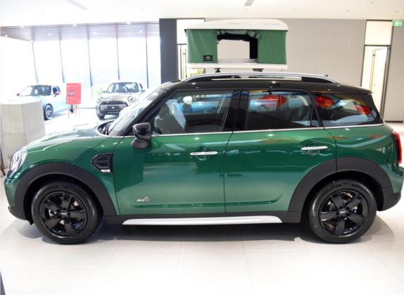 MINI COUNTRYMAN 2022款 改款 1.5T COOPER ALL4 外观   正侧