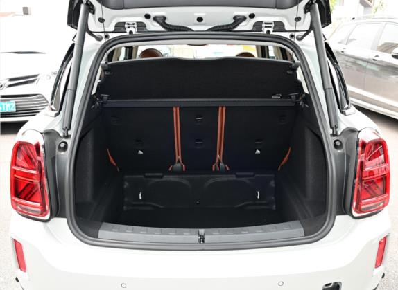 MINI COUNTRYMAN 2023款 1.5T COOPER ALL4 鉴赏家 车厢座椅   后备厢