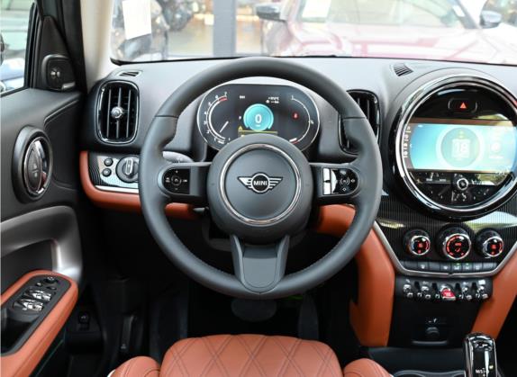 MINI COUNTRYMAN 2023款 2.0T COOPER S 鉴赏家 中控类   驾驶位