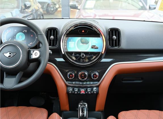 MINI COUNTRYMAN 2023款 2.0T COOPER S 鉴赏家 中控类   中控台