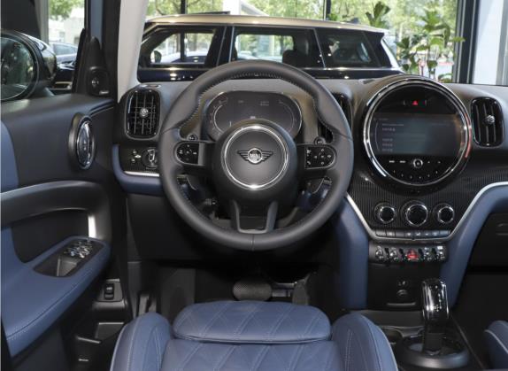 MINI COUNTRYMAN 2023款 2.0T COOPER S ALL4 鉴赏家 中控类   驾驶位