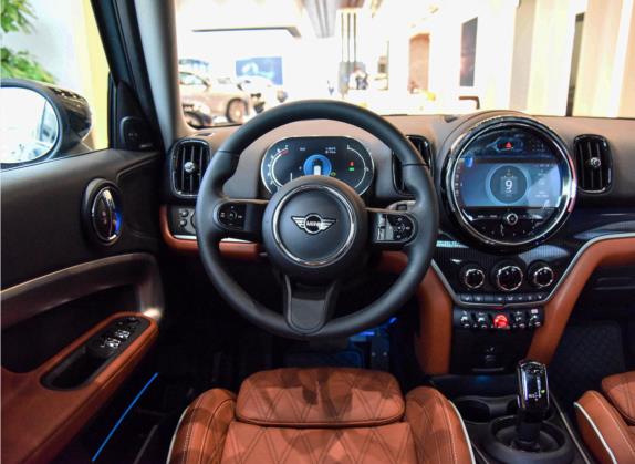 MINI COUNTRYMAN 2023款 改款 1.5T COOPER ALL4 鉴赏家 中控类   驾驶位